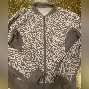 Lululemon size 6 women lightweight bomber jacket leopard ocelot black grey